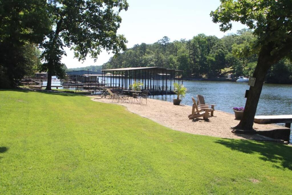 #05 - Lakefront Two Bedroom Cottage- Pet Friendly Hot Springs Zewnętrze zdjęcie