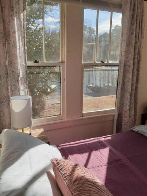#05 - Lakefront Two Bedroom Cottage- Pet Friendly Hot Springs Zewnętrze zdjęcie